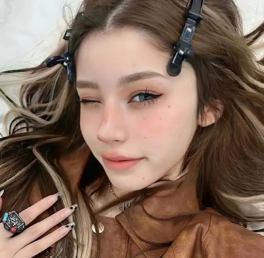 史前的女人们 封面